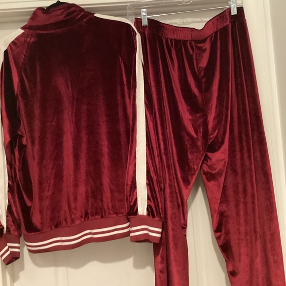 2 PC-VELVET VELOR TRACKSUIT ( Size: XL) ( Color: Wine Red) ( PREOWNED) - Picture 7 of 7